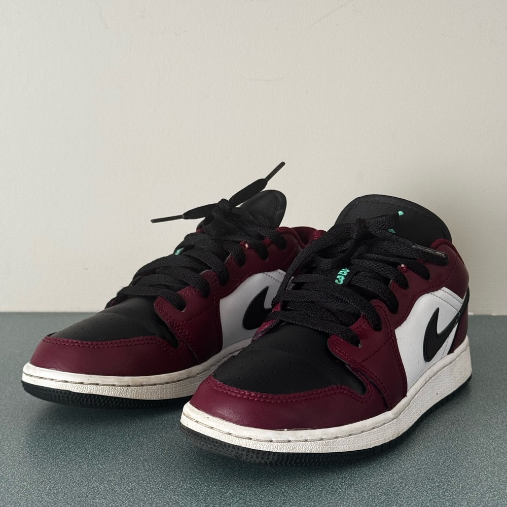 Nike Air Jordan 1 (women’s 5.5)